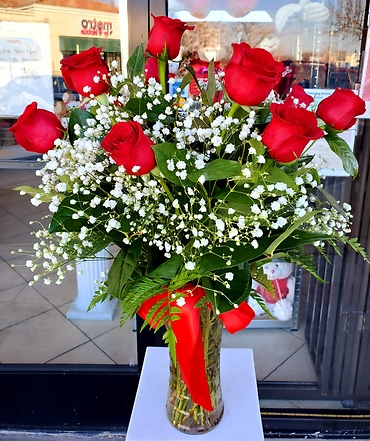 12 roses and baby breath