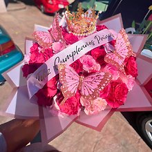 50 Pink Roses w/crown & Ribbon