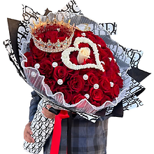 50 Roses W/Baby Breath Heart