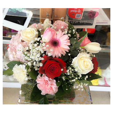 Pretty Mix Flowers in Vase