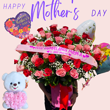 Mom\'s Day Flowers in Vases