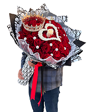 50 Roses W/Baby Breath Heart